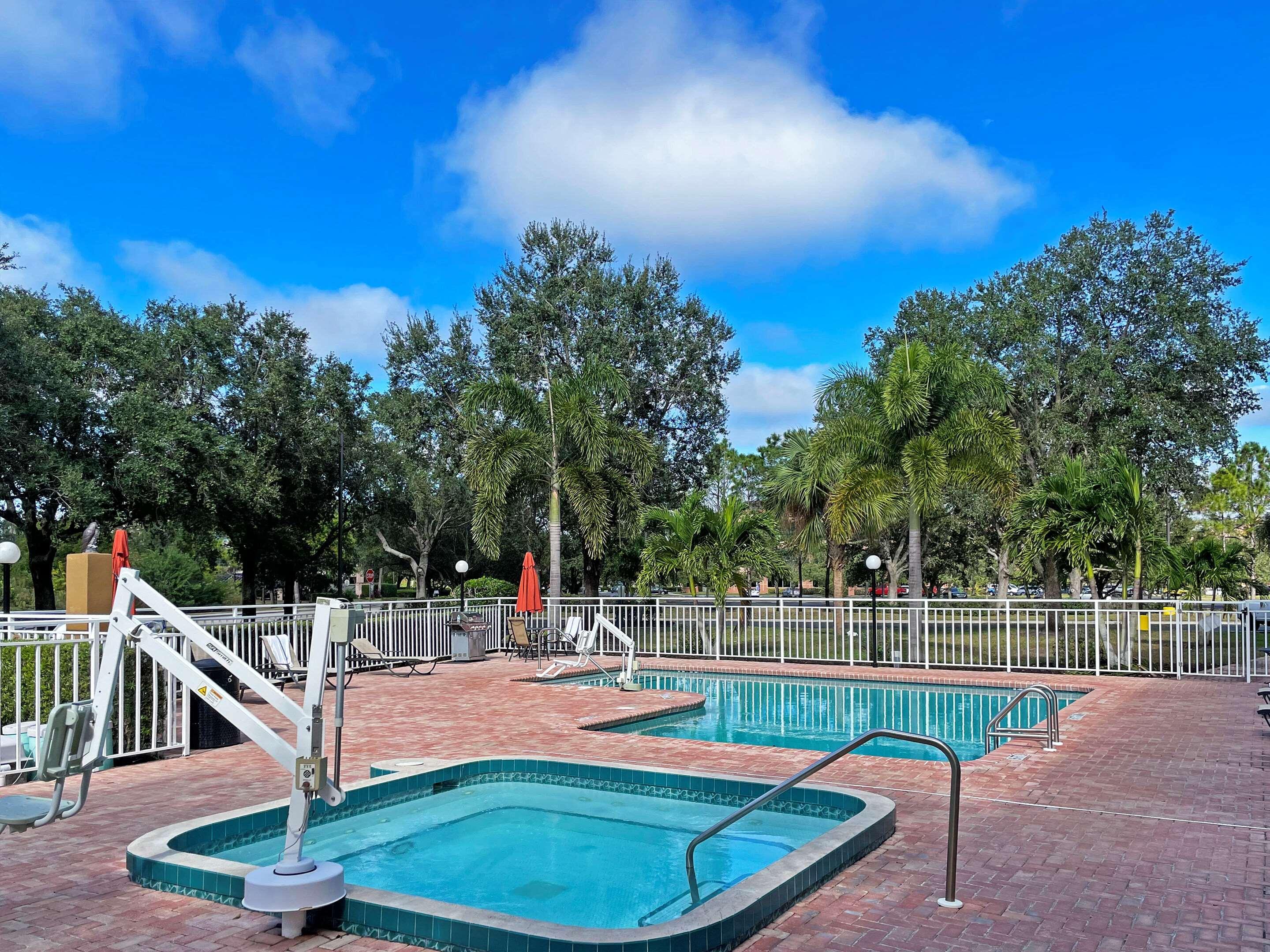 Comfort Inn & Suites Sarasota I75 The Meadows Exteriér fotografie
