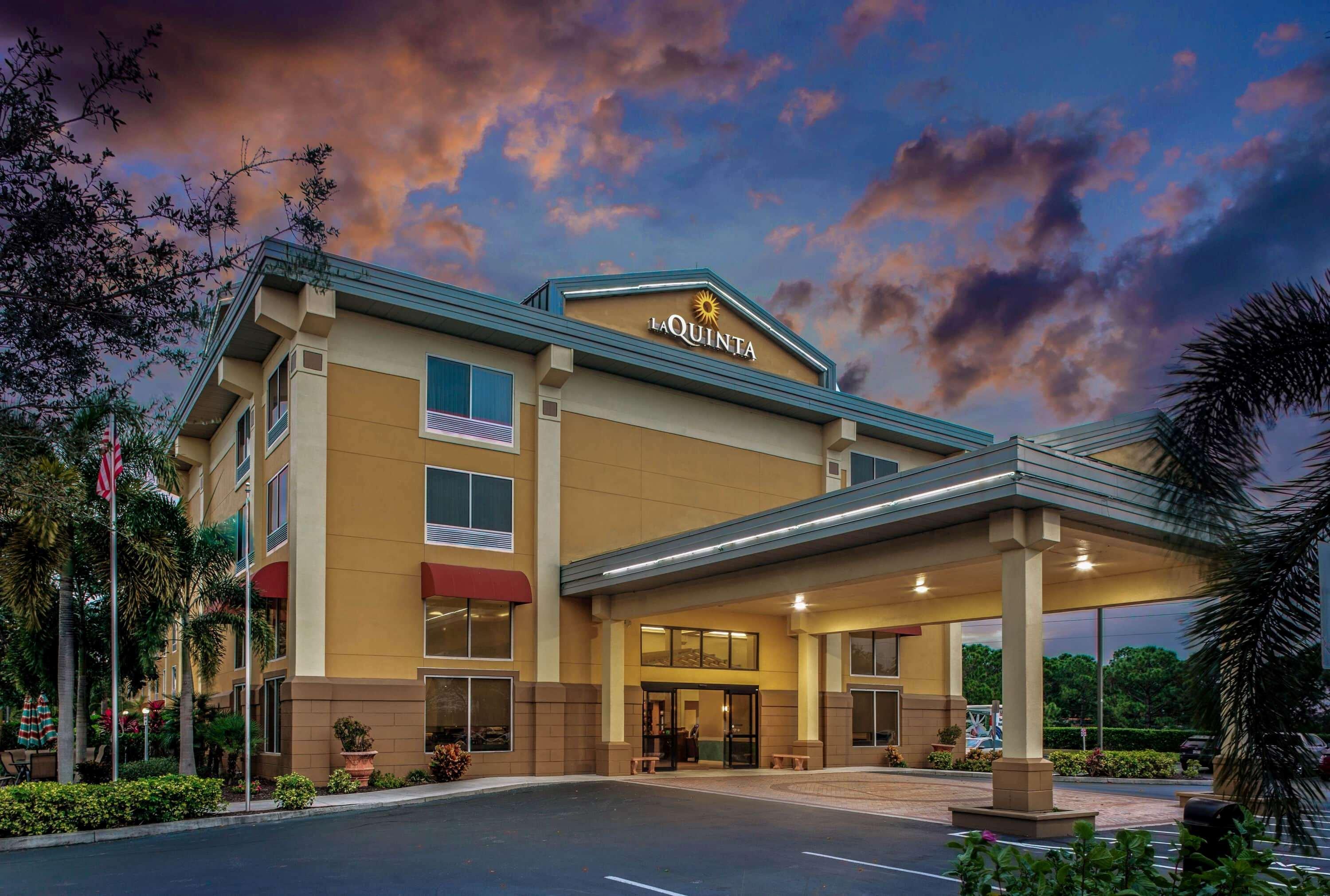 Comfort Inn & Suites Sarasota I75 The Meadows Exteriér fotografie