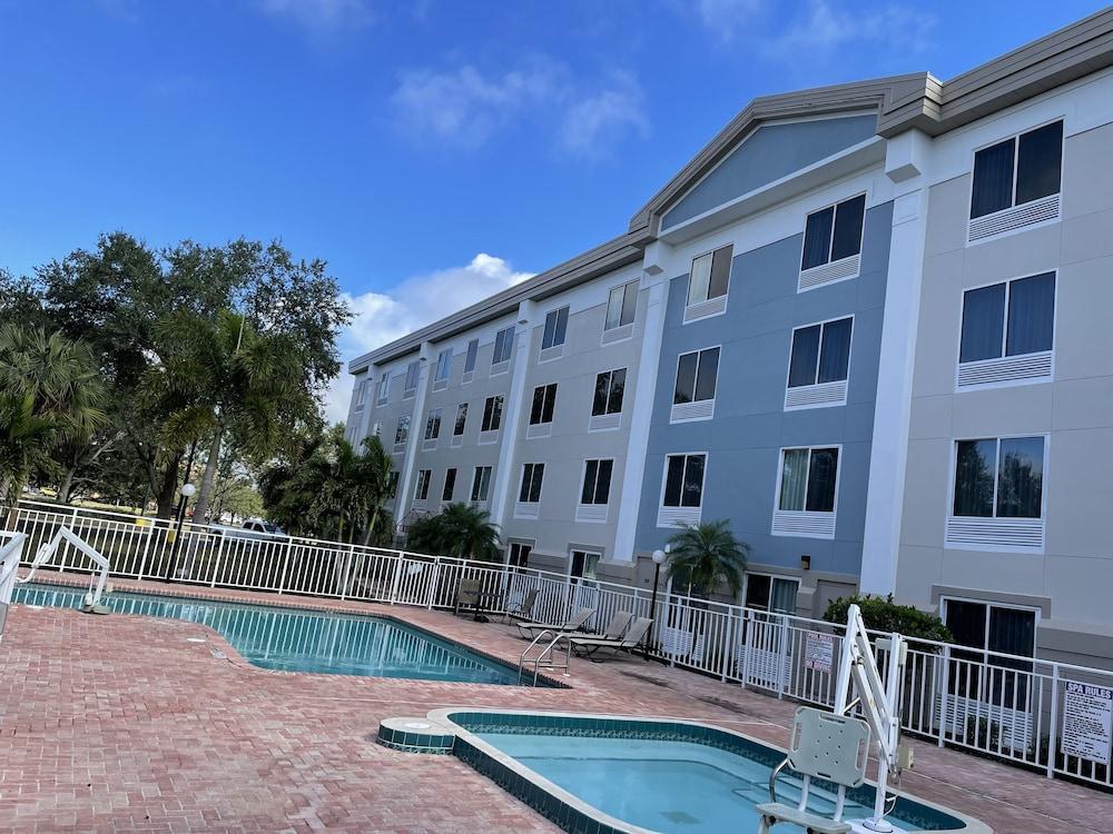 Comfort Inn & Suites Sarasota I75 The Meadows Exteriér fotografie