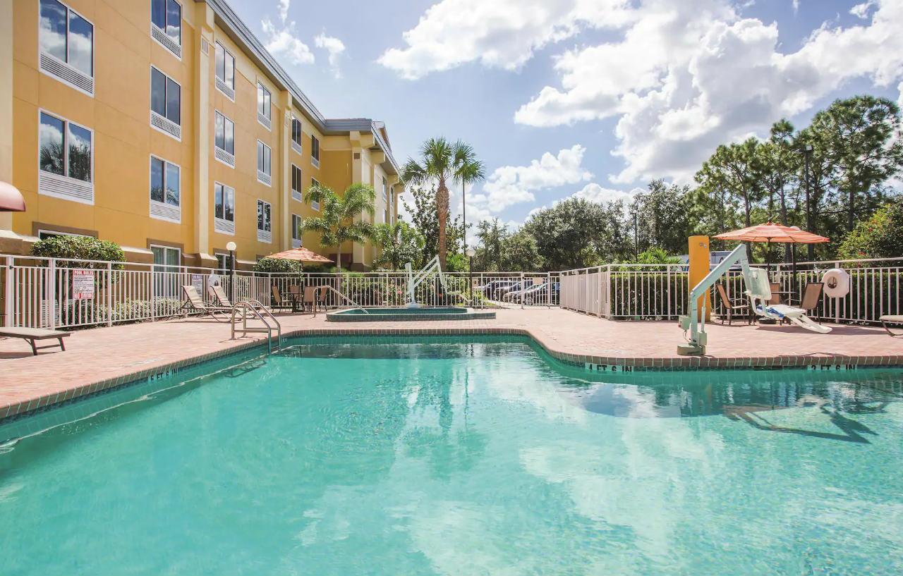 Comfort Inn & Suites Sarasota I75 The Meadows Exteriér fotografie